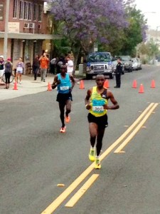 Koech breaks Kipchoge after 5 miles