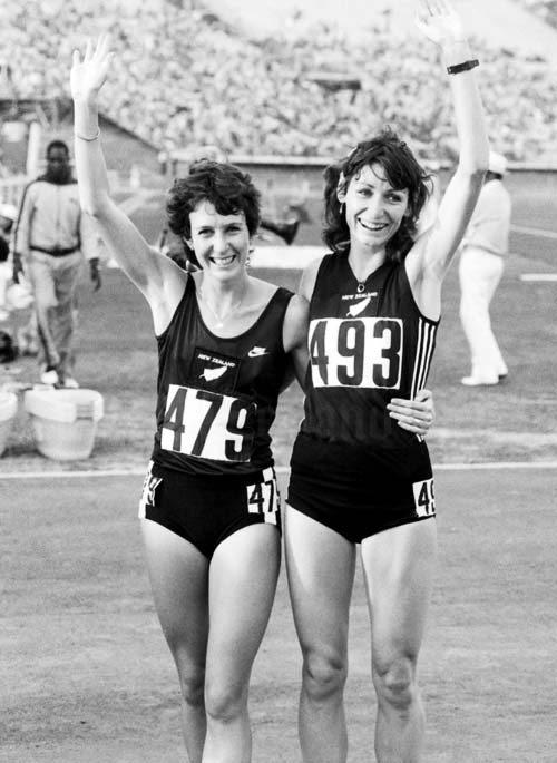 Anne Audain (#479) & Lorrain Moller take gold and bronze in 1982 Commonwealth Games 3000m.