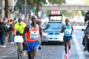 Kipsang breaks from Eliud Kipchoge in Berlin
