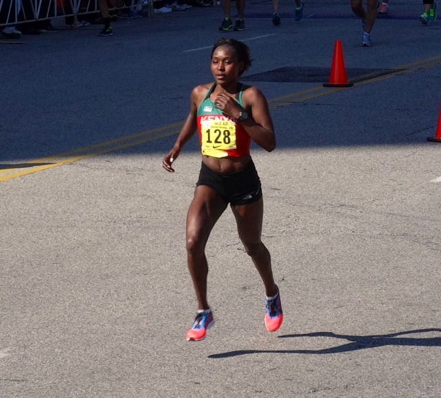 Sarah Kiptoo defends her women's marathon title in 2:34:58