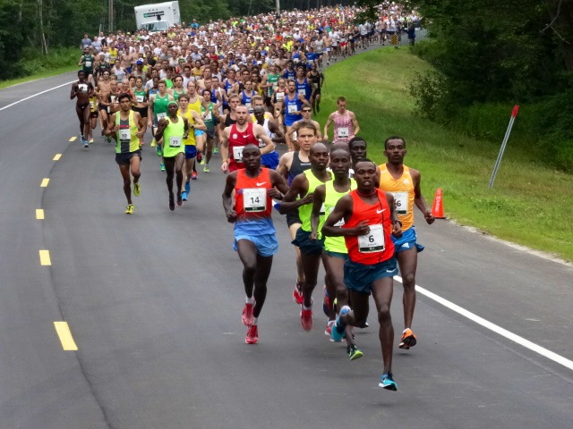 Kenya's Bedan Karoki leads them out, 4:20 first mile.