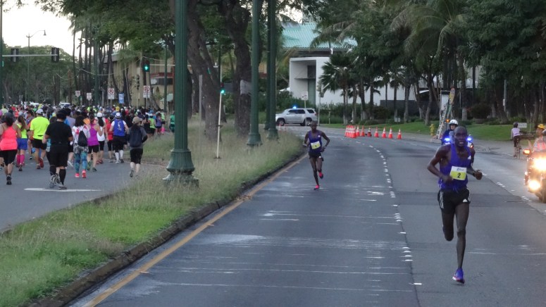 Kirui opens a lead in mile 7