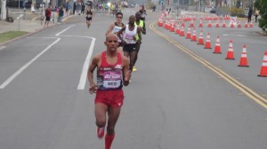 Meb pulls away at 2 miles (9:26, 4:44)