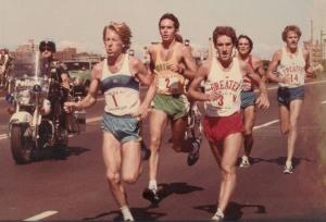 Hodgie (in red) battling Rodgers, Salazar, Roche & Thomas at 1979 Freedom Trail Road Race in Boston