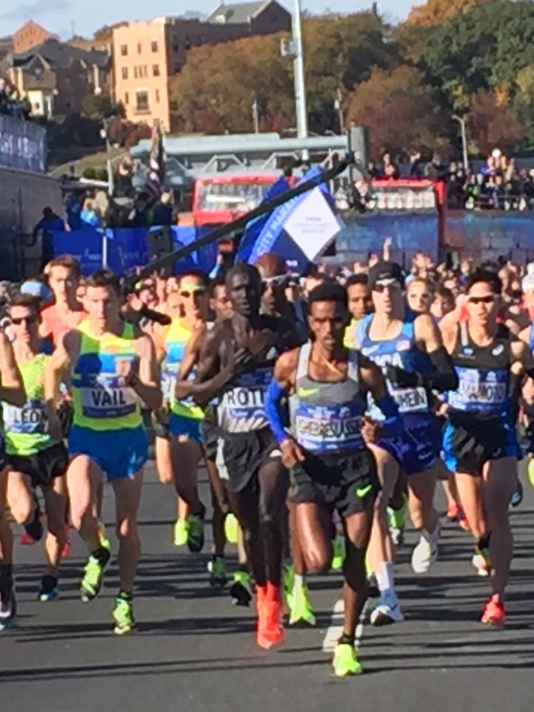 Ghebrslassie & Rotich lead them out - 55F with 15mph NE wind