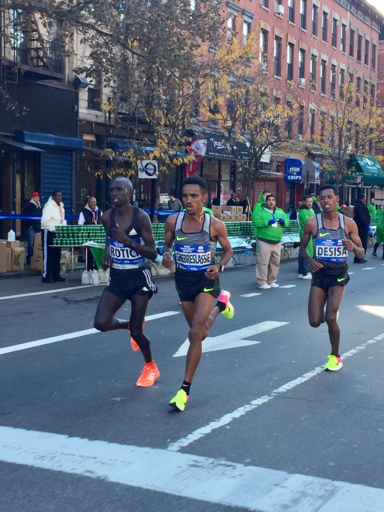 Losing contact. Desisa will eventually drop out after finishing second in 2014 and 2015